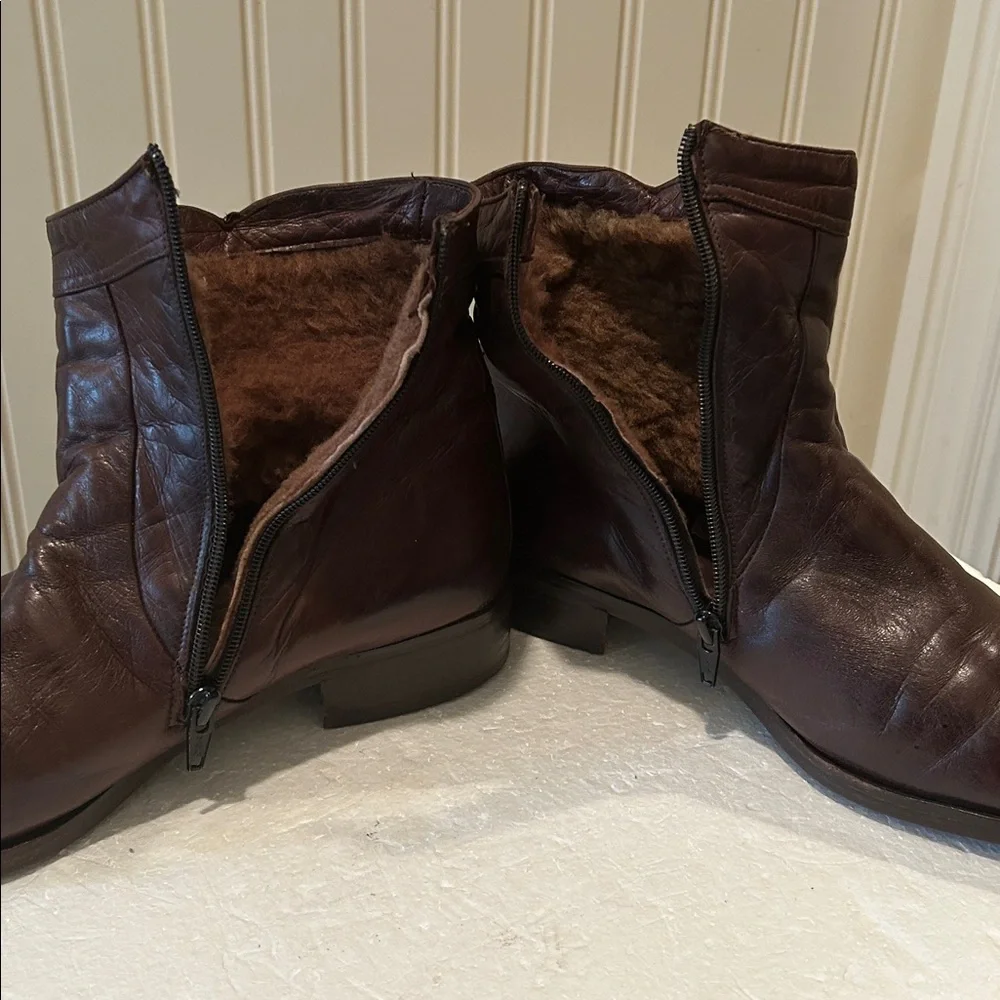 Bally fine Italian Leather ZipUp faux fur lined Ankle Boots men’s size 9 brown